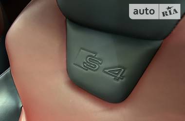 Седан Audi S4 2013 в 
