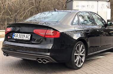 Седан Audi S4 2015 в 