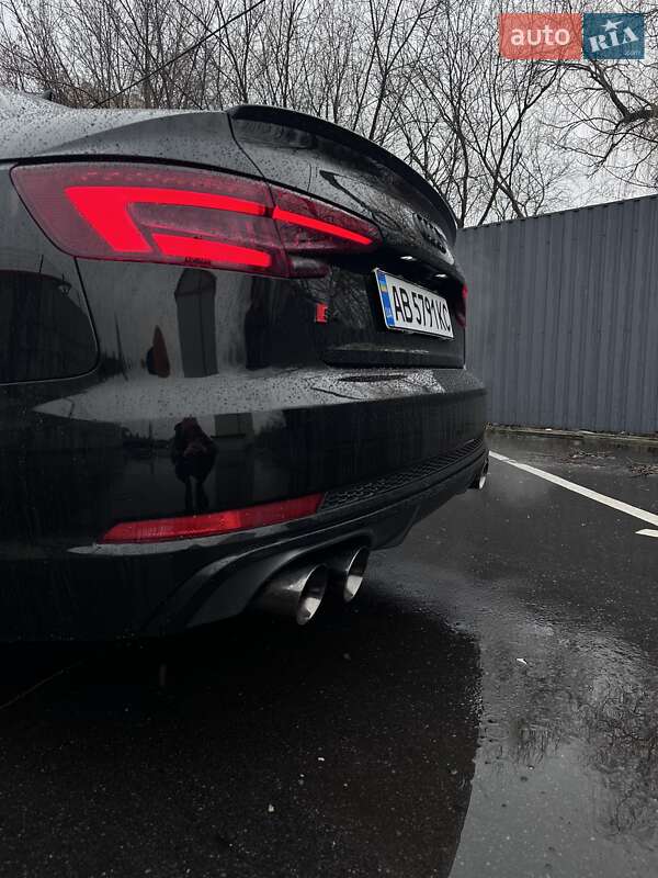 Седан Audi S4 2018 в Виннице