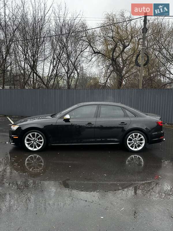 Седан Audi S4 2018 в Виннице