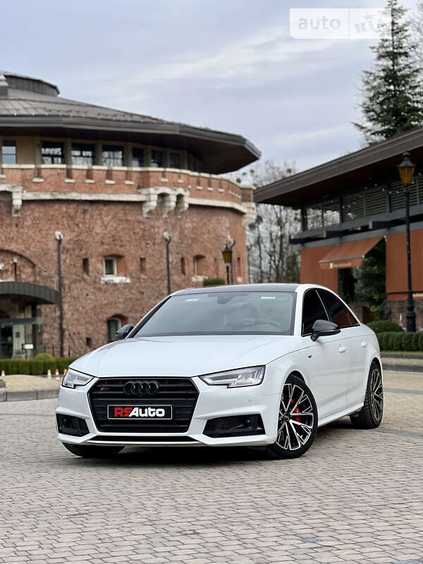 Седан Audi S4 2018 в Львові