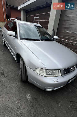 Универсал Audi S4 2001 в 