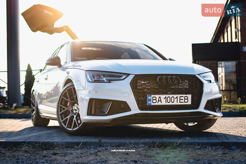 Седан Audi S4 2018 в Киеве