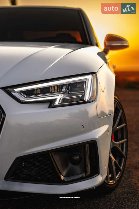 Седан Audi S4 2018 в Киеве