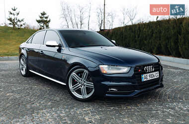 Седан Audi S4 2012 в Днепре