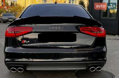 Седан Audi S4 2013 в 
