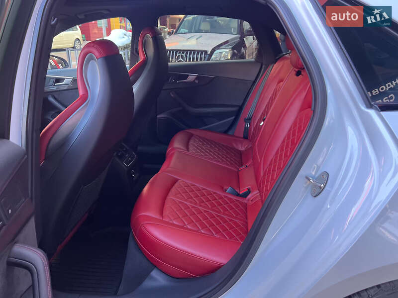 Седан Audi S4 2018 в Львове