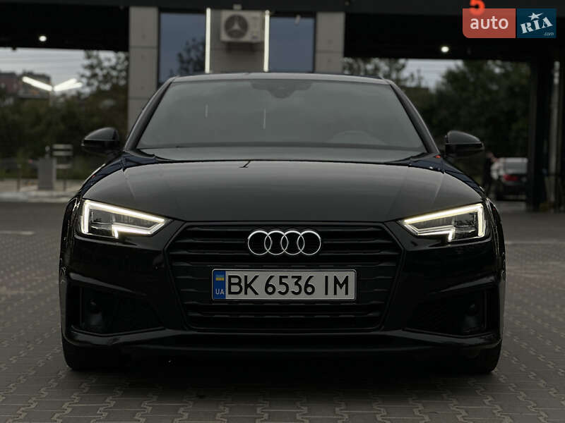 Седан Audi S4 2018 в Ровно