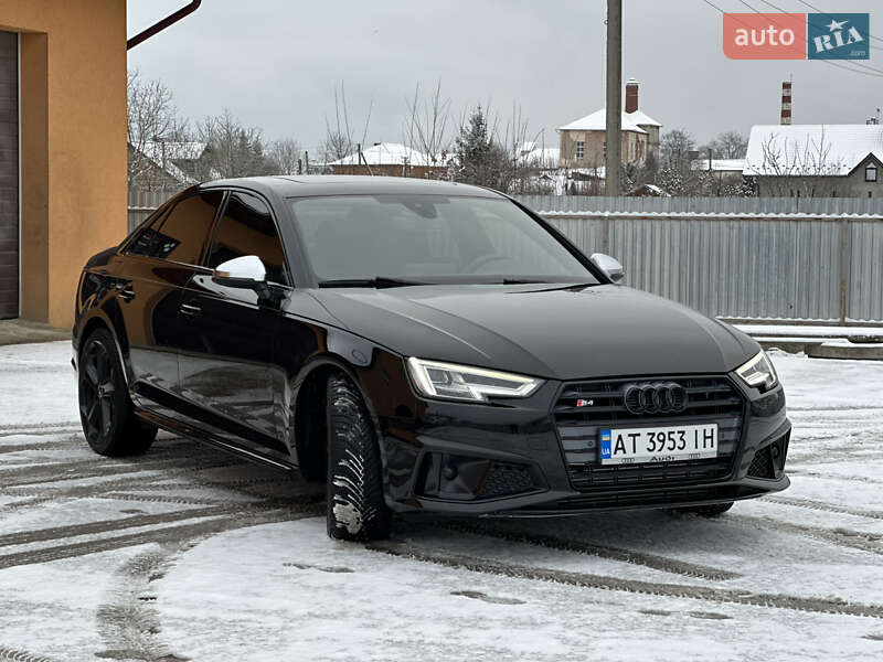 Седан Audi S4 2019 в Киеве