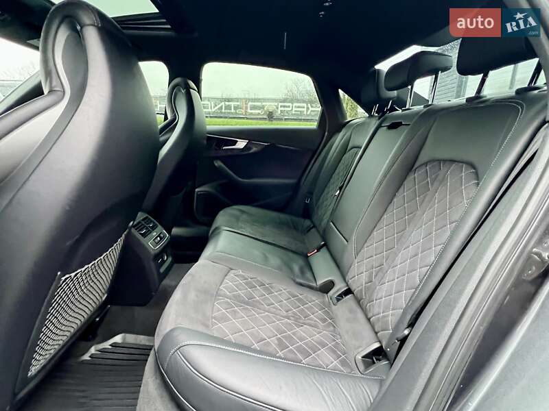Седан Audi S4 2022 в Киеве