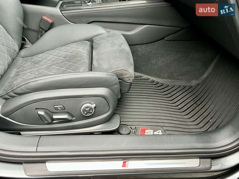 Седан Audi S4 2022 в Киеве