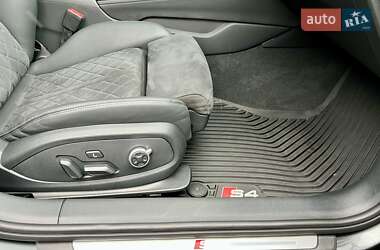 Седан Audi S4 2022 в 