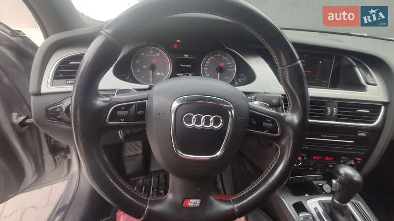 Седан Audi S4 2010 в Тернополе