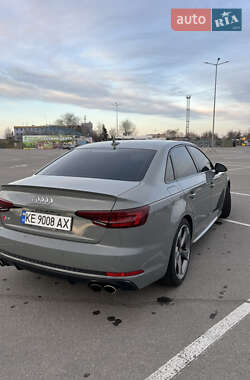 Седан Audi S4 2018 в 