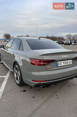 Седан Audi S4 2018 в 