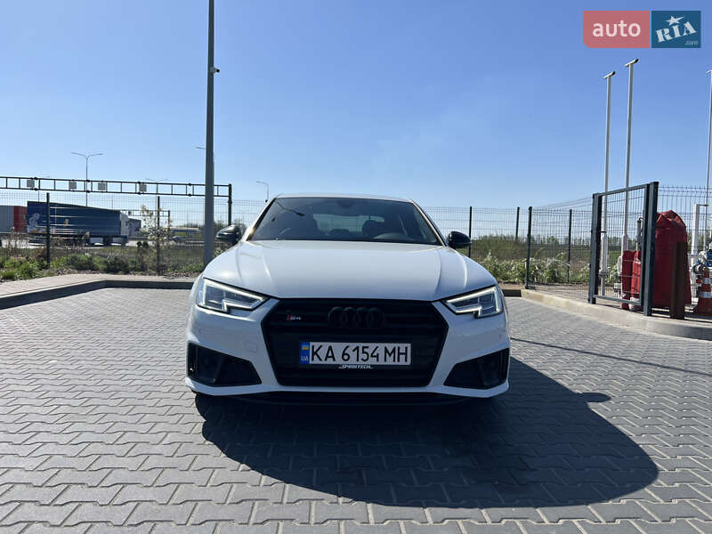 Седан Audi S4 2018 в Житомирі