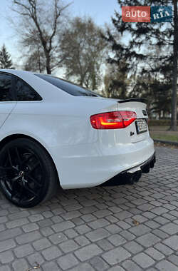 Седан Audi S4 2012 в 