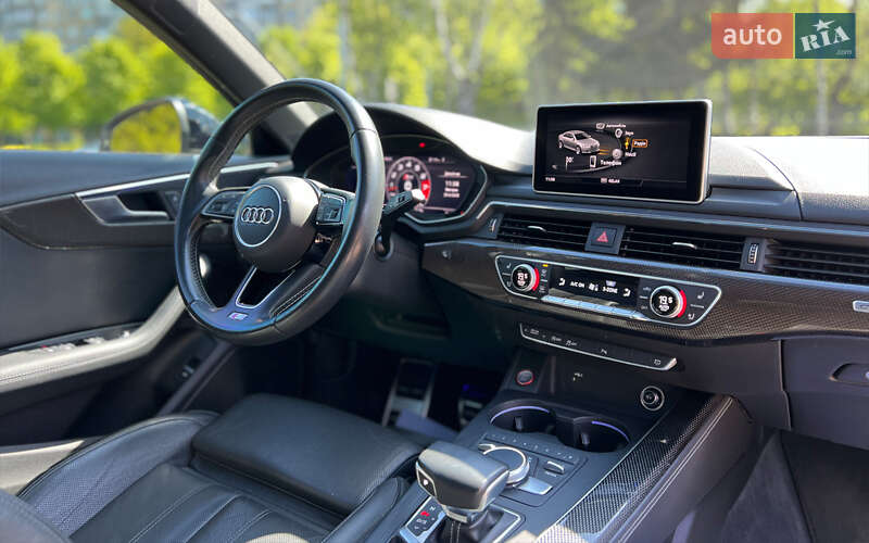 Седан Audi S4 2018 в Львове