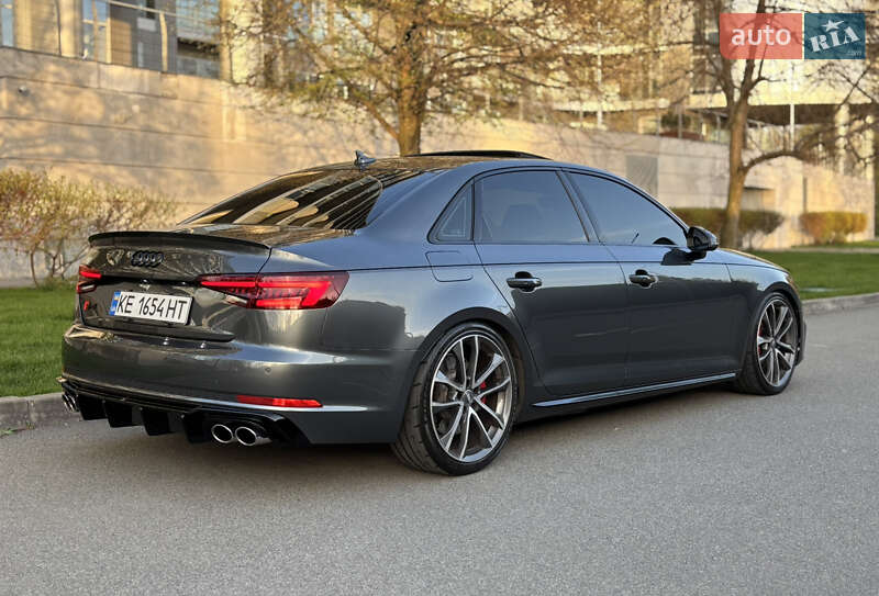 Седан Audi S4 2017 в Киеве