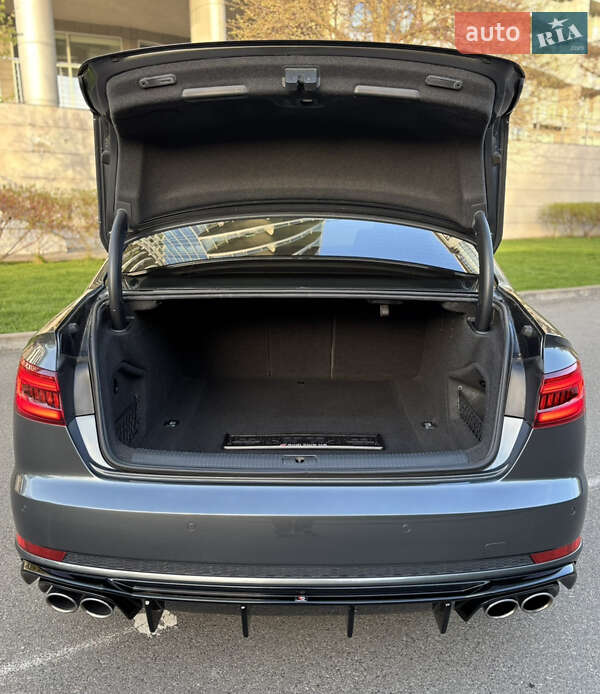 Седан Audi S4 2017 в Киеве