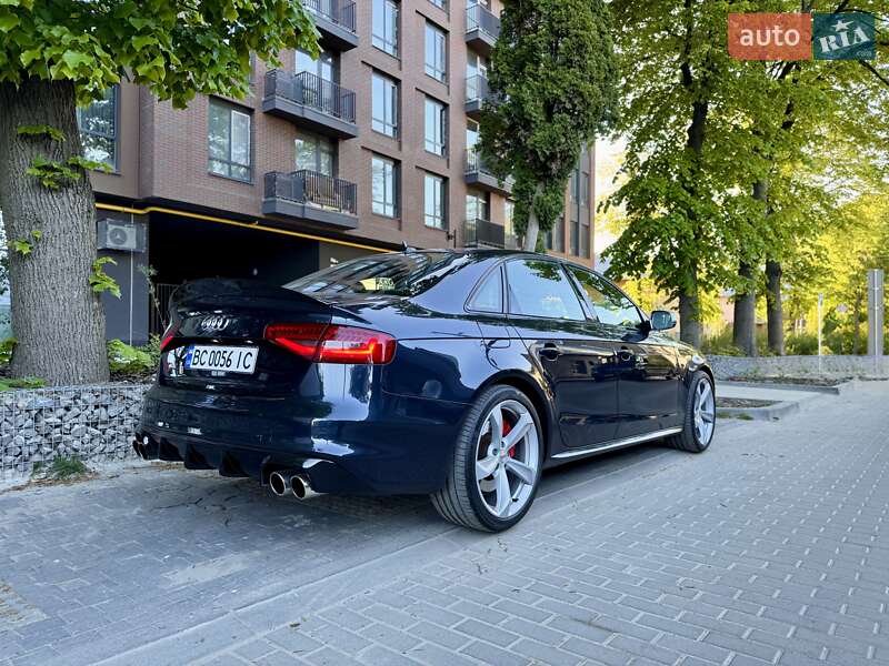 Седан Audi S4 2012 в Львове