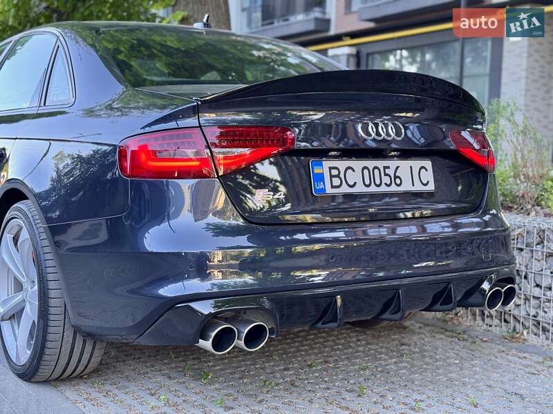 Седан Audi S4 2012 в Львове