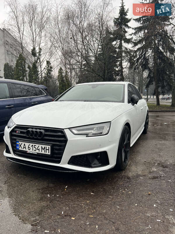 Седан Audi S4 2018 в Житомирі