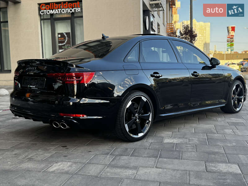 Седан Audi S4 2018 в Киеве