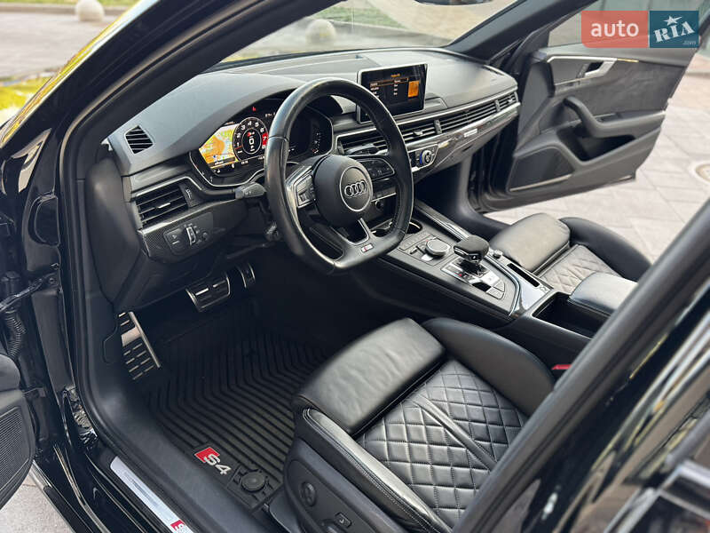Седан Audi S4 2018 в Киеве