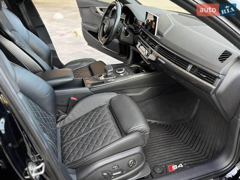 Седан Audi S4 2018 в Киеве