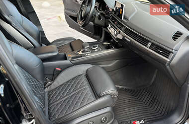 Седан Audi S4 2018 в 