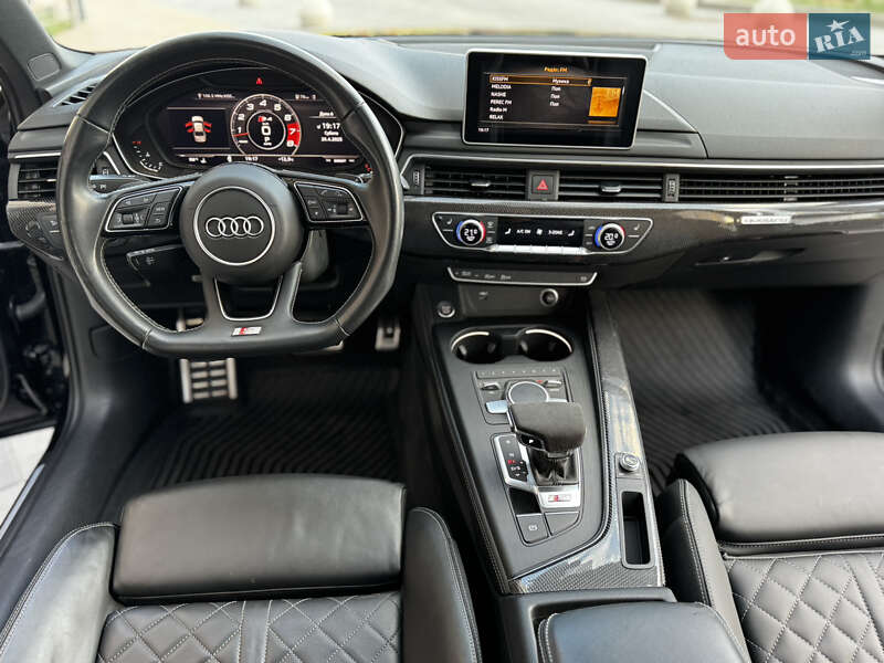 Седан Audi S4 2018 в Киеве