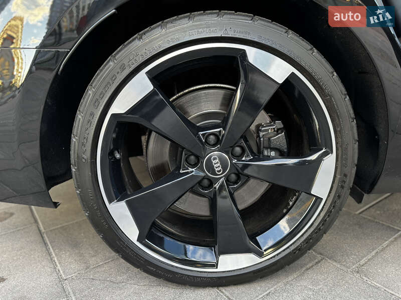 Седан Audi S4 2018 в Киеве