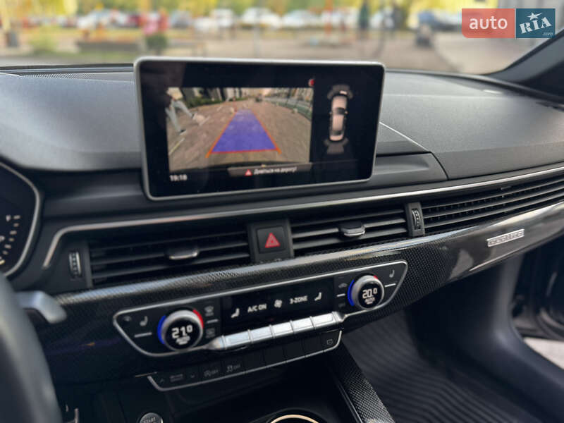 Седан Audi S4 2018 в Киеве