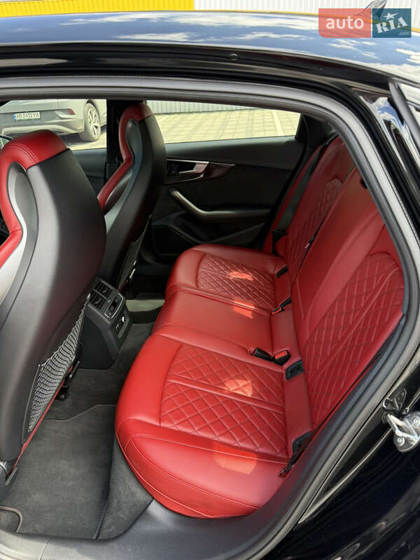Седан Audi S4 2020 в Виннице