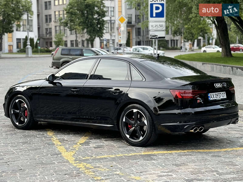 Седан Audi S4 2018 в Харкові