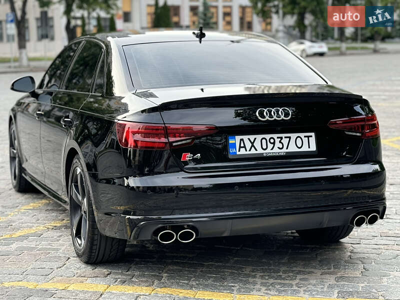 Седан Audi S4 2018 в Харкові
