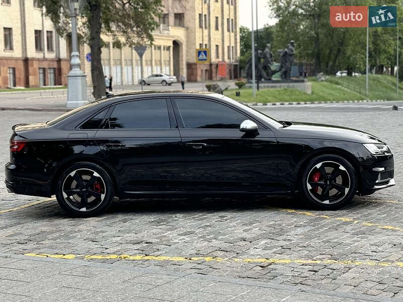 Седан Audi S4 2018 в Харкові