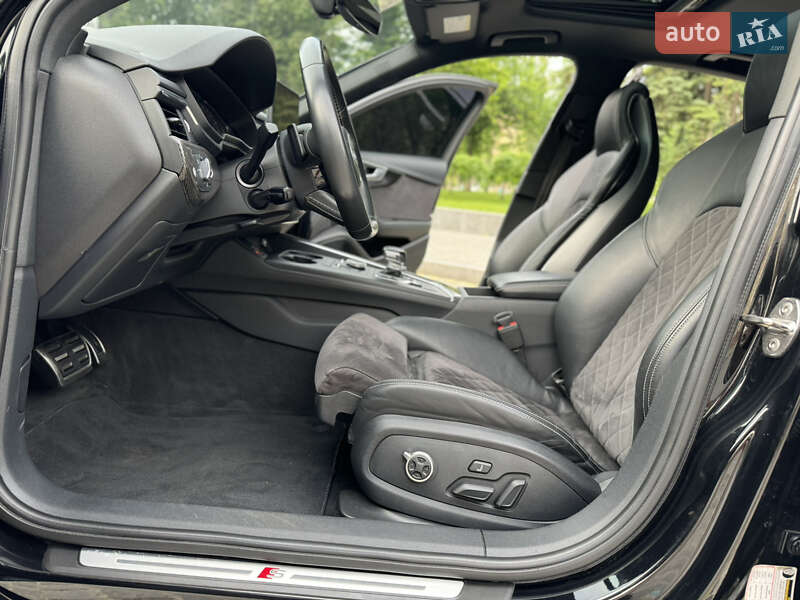 Седан Audi S4 2018 в Харкові