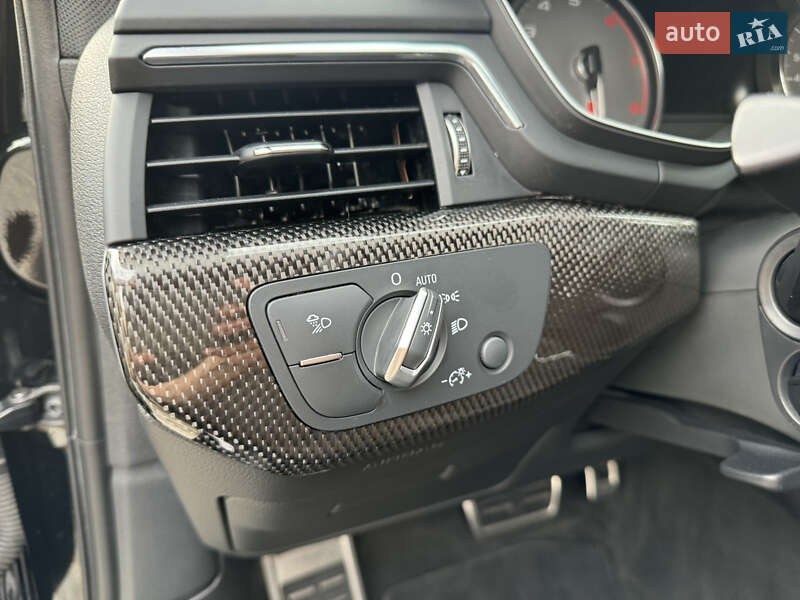 Седан Audi S4 2018 в Харкові