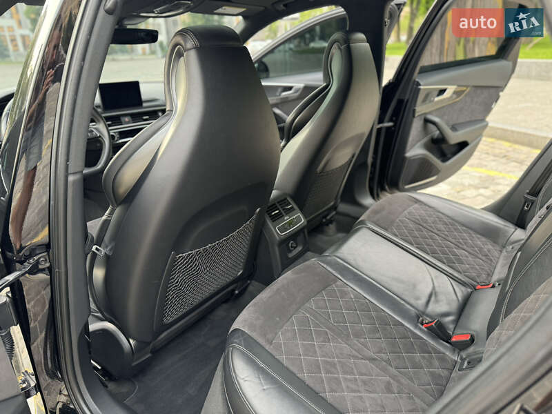 Седан Audi S4 2018 в Харкові