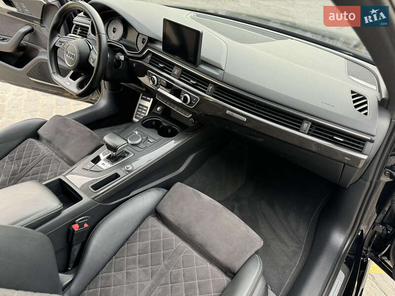 Седан Audi S4 2018 в Харкові