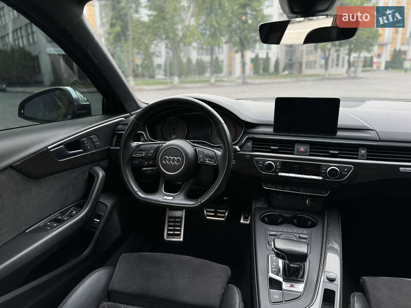 Седан Audi S4 2018 в Харкові