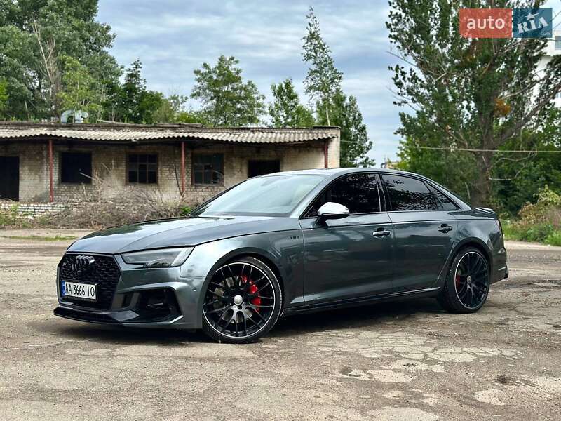 Седан Audi S4 2017 в 