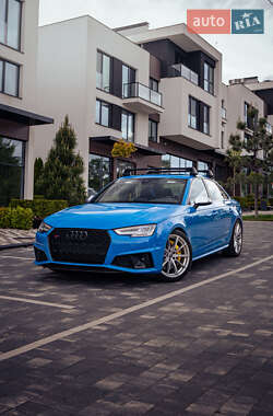 Седан Audi S4 2018 в Ужгороде