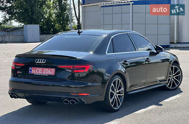 Седан Audi S4 2018 в 