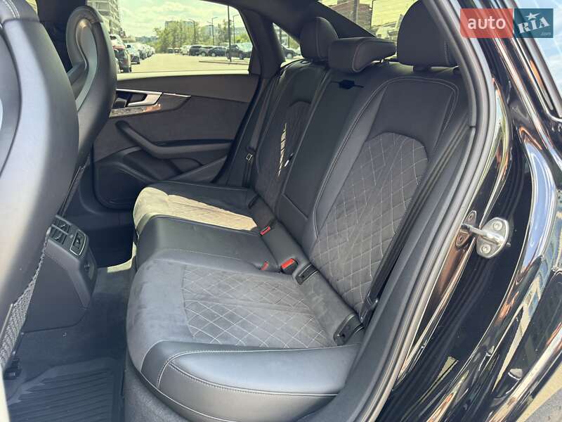 Седан Audi S4 2022 в Дніпрі