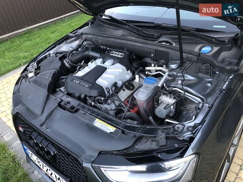 Седан Audi S4 2014 в Стрию