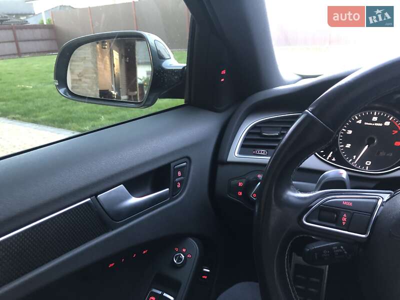 Седан Audi S4 2014 в Стрию