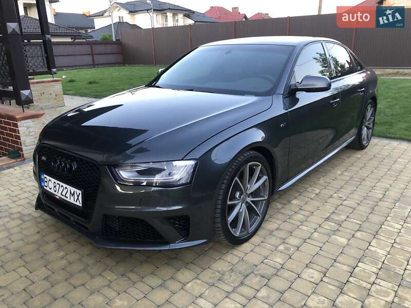 Седан Audi S4 2014 в Стрию